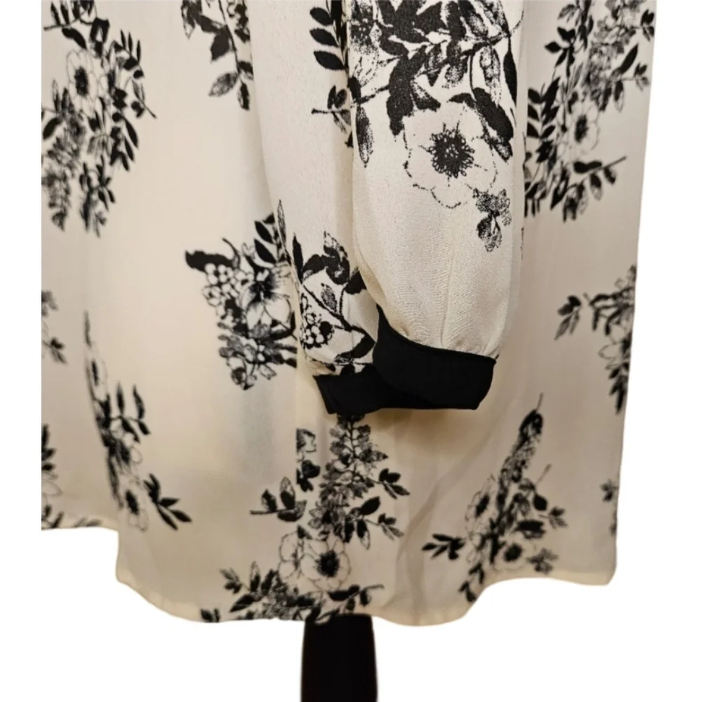 NWT - Jennie & Marlis Floral Blouse - Picture 9 of 13